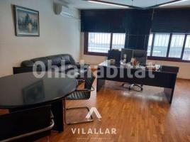 For rent office, 35 m², near bus and train