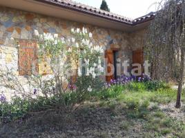Houses (villa / tower), 380 m², near bus and train, almost new