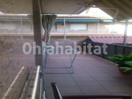 Flat, 140 m², near bus and train, almost new