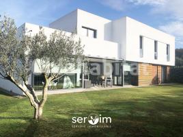 Houses (detached house), 270 m², almost new