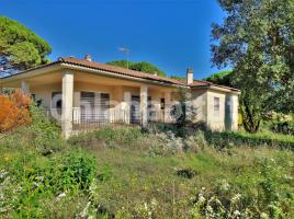 Houses (villa / tower), 370 m², near bus and train, almost new