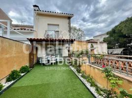 Houses (terraced house), 240 m², almost new, Zona