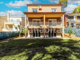 Houses (terraced house), 214 m², almost new