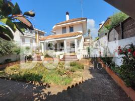 Houses (villa / tower), 246 m², near bus and train