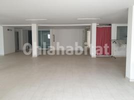 For rent business premises, 395 m², Calle de Pere III, 7