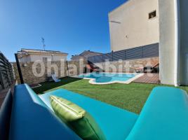 Houses (villa / tower), 256 m², near bus and train, almost new, Calle del Migjorn
