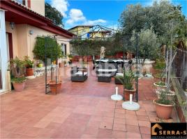 Houses (villa / tower), 450 m², near bus and train