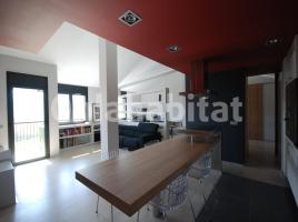 Flat, 105 m², almost new