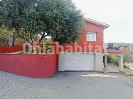 Houses (villa / tower), 223 m², almost new