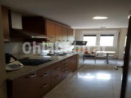 Flat, 98 m², near bus and train, almost new