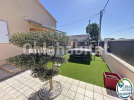 Houses (villa / tower), 225 m², almost new, Calle Garrigues, 1