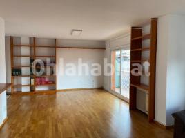 For rent duplex, 180 m², near bus and train