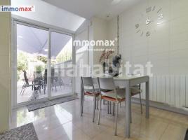 Houses (terraced house), 214 m², almost new, Zona