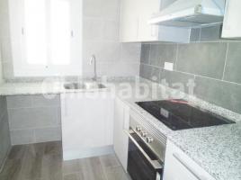 For rent flat, 70 m², near bus and train