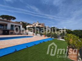 Houses (villa / tower), 286 m², almost new
