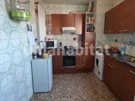 Casa (unifamiliar aislada), 594 m², cerca de bus y tren