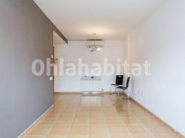 Flat, 79 m², near bus and train, almost new