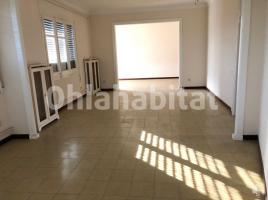 Piso, 220 m², cerca de bus y tren