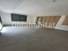 Piso, 204 m², cerca de bus y tren, seminuevo