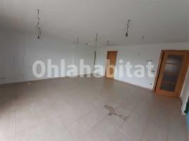 Duplex, 169 m², near bus and train, almost new