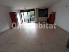 Duplex, 146 m², near bus and train, almost new