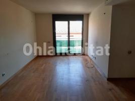 Flat, 134 m², near bus and train, almost new, Gelida