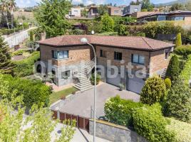 Casa (unifamiliar aislada), 332 m², cerca de bus y tren, seminuevo