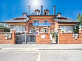 Houses (terraced house), 250 m², near bus and train