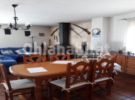 Casa (unifamiliar aislada), 280 m², cerca de bus y tren, Sol