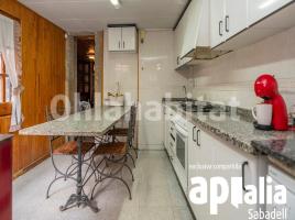 Casa (unifamiliar aislada), 421 m², cerca de bus y tren