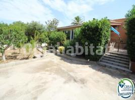 Houses (detached house), 230 m², near bus and train, Requesens