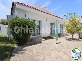 Houses (detached house), 178 m², near bus and train, Requesens