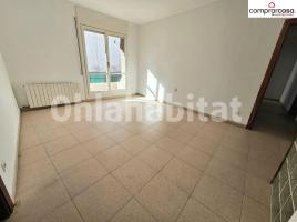 Flat, 95 m², near bus and train