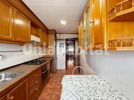 Piso, 98 m², cerca de bus y tren, Rossello