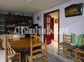 Casa (unifamiliar aislada), 1442 m², cerca de bus y tren, seminuevo