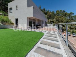 Houses (villa / tower), 225 m², almost new