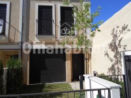 Houses (terraced house), 211 m², almost new, Zona