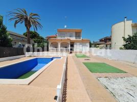 Casa (chalet / torre), 165 m², seminuevo, Calle de l'Estiu