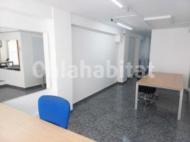 Oficina, 105 m², cerca de bus y tren