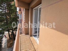 Pis, 74 m², prop de bus i tren, Llevant