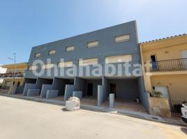 New home - Houses in, 170.15 m², near bus and train, new, Centro