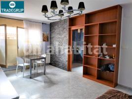 For rent flat, 88 m², near bus and train