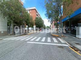 For rent shop, 104 m², near bus and train, Avenida de Lluís Companys