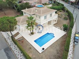 Casa (xalet / torre), 349 m², seminou, Calle Pitxot