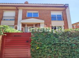 Houses (terraced house), 262 m², near bus and train