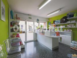 Local comercial, 76 m², prop de bus i tren