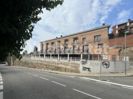  (unifamiliar adossada), 240 m², près de bus et de train, Avenida de Vallfogona