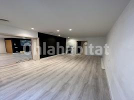 Louer apartament, 650 m², près de bus et de train, Calle Església