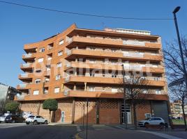 Alquiler local comercial, 245 m², cerca de bus y tren, Avenida de la Pau, 25