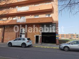 Alquiler local comercial, 245 m², cerca de bus y tren, Avenida de la Pau, 25